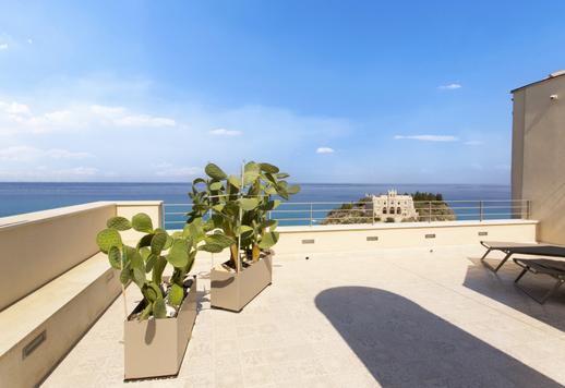 Demeure historique de 382 m² sur deux niveaux, dotée d'une terrasse panoramique de 100 m² et de finitions de luxe qui préservent les détails architecturaux d'origine du four du XVIIe siècle Image 6