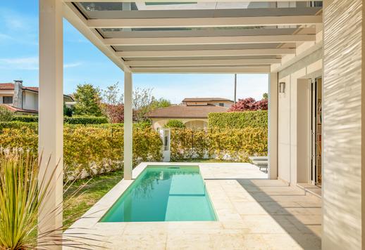 عقار بمساحة 290 مترًا مربعًا على مستويين مع مسبح وحديقة بمساحة 1000 متر مربع بالقرب من منتجعات شاطئية راقية ومنطقة التسوق الفاخرة في فورتي دي مارمي Image 5