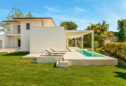 عقار بمساحة 290 مترًا مربعًا على مستويين مع مسبح وحديقة بمساحة 1000 متر مربع بالقرب من منتجعات شاطئية راقية ومنطقة التسوق الفاخرة في فورتي دي مارمي Image 3