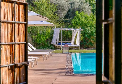 位於索倫托半島的迷人 18 世紀住宅，佔地 500 平方米，共三層，另有 2,650 平方米的梯田式公園，內有柑橘園、全景露台，可欣賞卡布里島、伊斯基亞島和普羅奇達島的景色。 Image 7