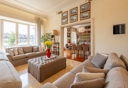 Exklusive Residenz mit einzigartigen 365 m² im fünften Obergeschoss, mit zwei Eingängen, dreifachem Salon, fünf Schlafzimmern, sechs Bädern und Terrasse mit Blick auf die Wahrzeichen der Stadt Image 2