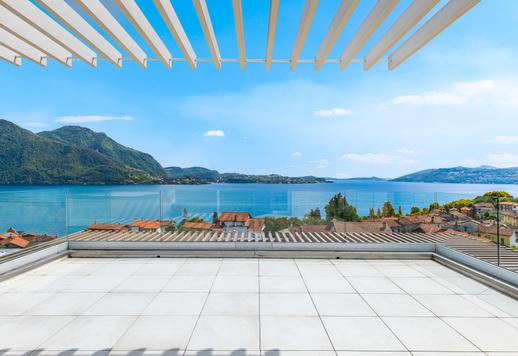 Propriedade de 495 m², com quatro andares, situada na primeira colina de Verbania, com vista para as Ilhas Borromeu. Image 1