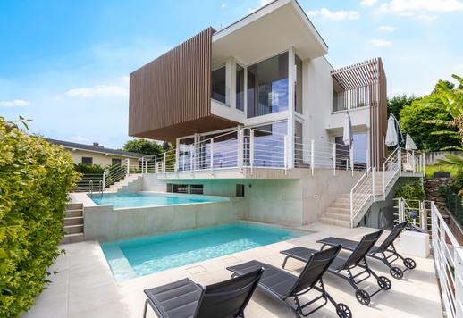 Propriedade de 495 m², com quatro andares, situada na primeira colina de Verbania, com vista para as Ilhas Borromeu. Image 2