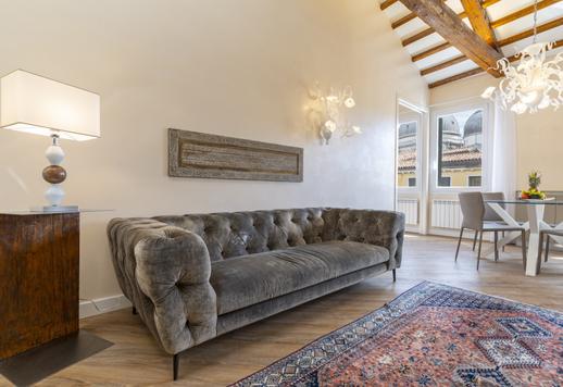 Niedawno odnowiona rezydencja w stylu weneckim z drewnianymi podłogami i panoramicznym tarasem na dachu z widokiem na kopułę Salute w najbardziej autentycznej i bogatej kulturowo dzielnicy Wenecji Image 6