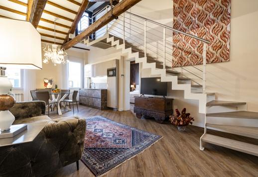 Niedawno odnowiona rezydencja w stylu weneckim z drewnianymi podłogami i panoramicznym tarasem na dachu z widokiem na kopułę Salute w najbardziej autentycznej i bogatej kulturowo dzielnicy Wenecji Image 4