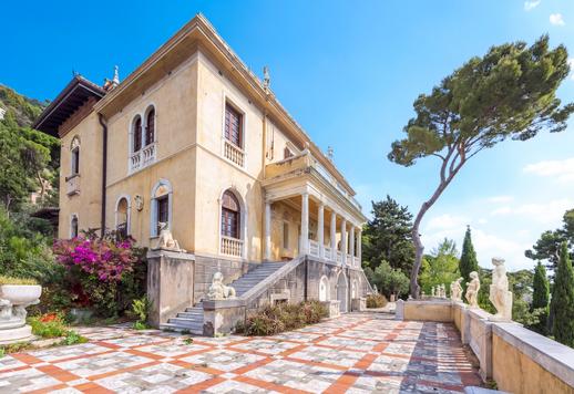 Superbe villa de style néogothique construite au début du XXe siècle et bénéficiant d'un accès direct à la mer, située sur le promontoire de Punta Murena à Alassio Image 4
