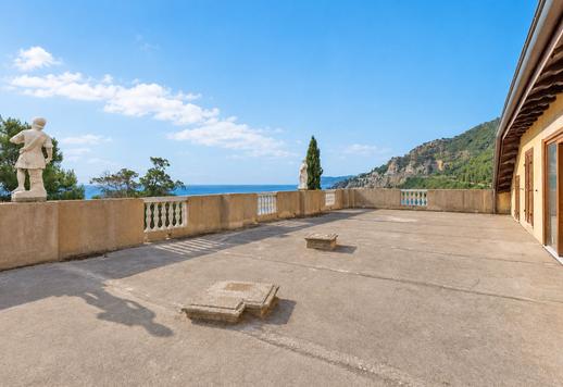 Superbe villa de style néogothique construite au début du XXe siècle et bénéficiant d'un accès direct à la mer, située sur le promontoire de Punta Murena à Alassio Image 7