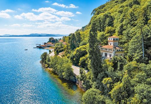 Ši istorinė rezidencija, iš kurios atsiveria vaizdas į Boromeno įlanką, paskelbta kultūros paveldo objektu, buvo nebaigtas didžiojo italų mados architekto Gianfranco Ferré projektas. Image 1