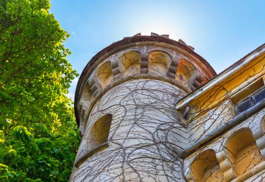 Ši istorinė rezidencija, iš kurios atsiveria vaizdas į Boromeno įlanką, paskelbta kultūros paveldo objektu, buvo nebaigtas didžiojo italų mados architekto Gianfranco Ferré projektas. Image 9