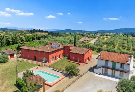 Villa del Settecento di 890 mq su due livelli che si articola in 13 appartamenti indipendenti Image 1