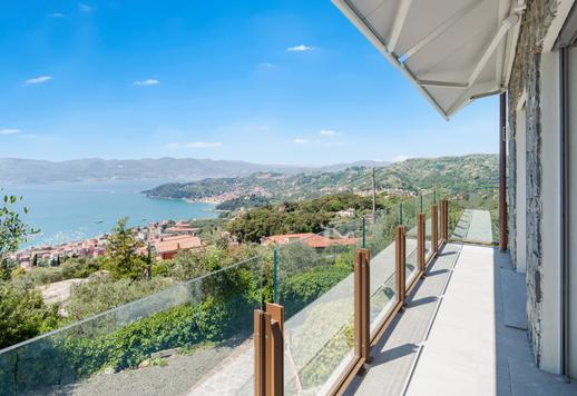 Apartament o powierzchni 120 m² na pierwszym piętrze budynku z tarasem widokowym na Zatokę La Spezia Image 2