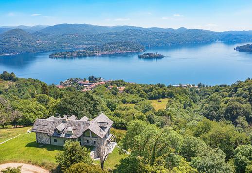 Residenza di nuova costruzione con area wellness interna, piscina controcorrente e fitness, ampie terrazze panoramiche, cantina, garage doppio e impianto fotovoltaico Image 2