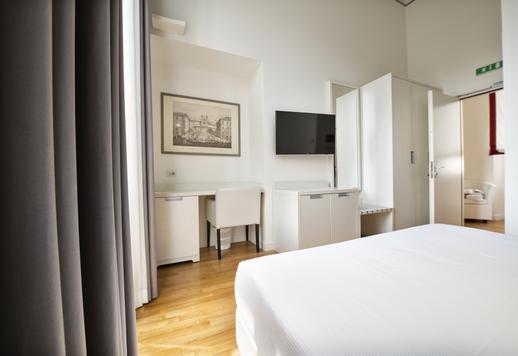 230 neliömetrin kiinteistö arvostetussa Umbertine-rakennuksessa Rooman eleganteimman ja hienostuneen kaupunginosan sydämessä Image 8
