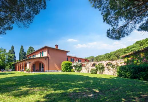Complesso rurale di 1365 mq complessivi distribuiti tra una casa colonica e tre edifici rurali in posizione dominante Image 6