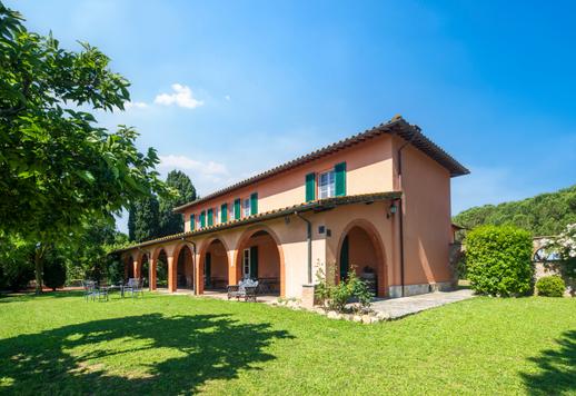 Complesso rurale di 1365 mq complessivi distribuiti tra una casa colonica e tre edifici rurali in posizione dominante Image 7