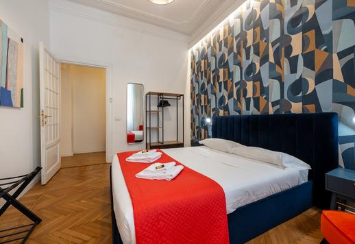 Propiedad reformada y amueblada con un estilo contemporáneo, situada en la tercera planta de un edificio señorial en el corazón del barrio de Prati Image 9