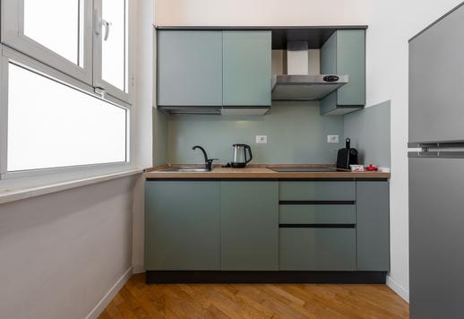 Propiedad reformada y amueblada con un estilo contemporáneo, situada en la tercera planta de un edificio señorial en el corazón del barrio de Prati Image 5