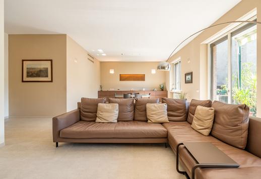 Bright 290 sqm apartment on the third floor of an elegant contemporary-style building with triple exposure, custom finishes, details in high-quality materials, 5 bedrooms and 4 bathrooms Image 4