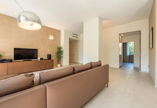 Bright 290 sqm apartment on the third floor of an elegant contemporary-style building with triple exposure, custom finishes, details in high-quality materials, 5 bedrooms and 4 bathrooms Image 5