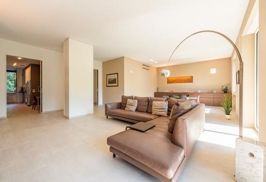 Bright 290 sqm apartment on the third floor of an elegant contemporary-style building with triple exposure, custom finishes, details in high-quality materials, 5 bedrooms and 4 bathrooms Image 3