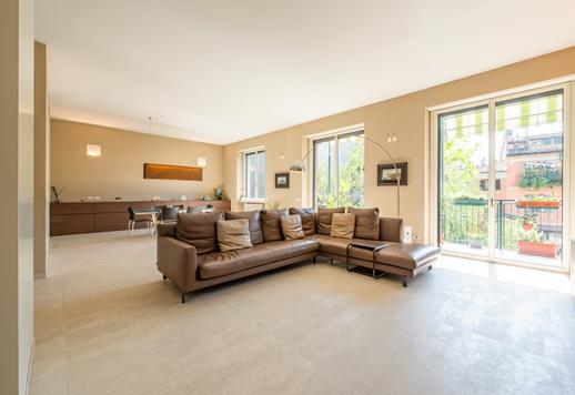 Bright 290 sqm apartment on the third floor of an elegant contemporary-style building with triple exposure, custom finishes, details in high-quality materials, 5 bedrooms and 4 bathrooms Image 1
