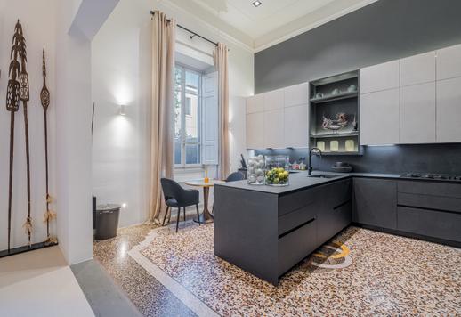 Residenza di 175 mq in villetta ottocentesca con due camere con bagno en suite, studio soppalcato sotto volte affrescate e giardino privato di 91 mq  Image 9