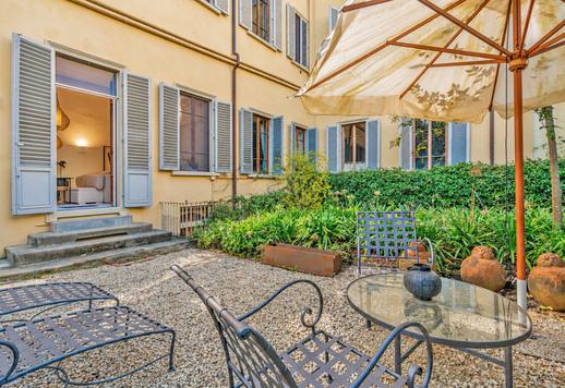 Residenza di 175 mq in villetta ottocentesca con due camere con bagno en suite, studio soppalcato sotto volte affrescate e giardino privato di 91 mq  Image 4