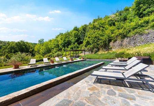 Un'oasi privata nel cuore del Piemonte: Villa di lusso con piscina e 50.000 mq di natura Image 9