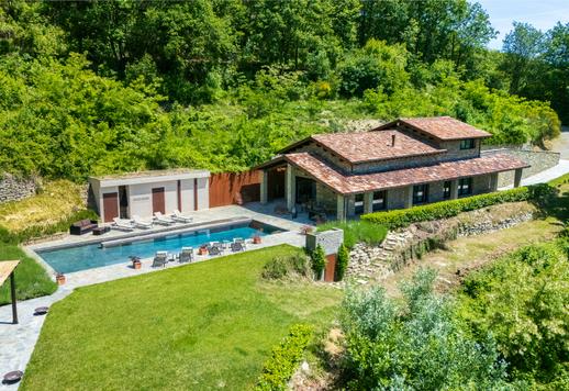 Un'oasi privata nel cuore del Piemonte: Villa di lusso con piscina e 50.000 mq di natura Image 1