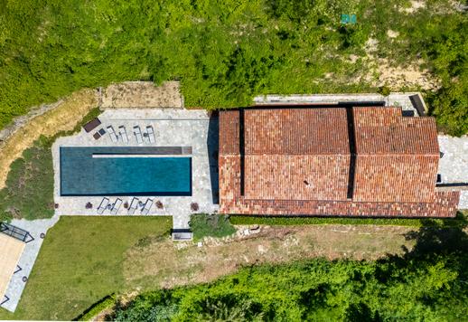 Un'oasi privata nel cuore del Piemonte: Villa di lusso con piscina e 50.000 mq di natura Image 3