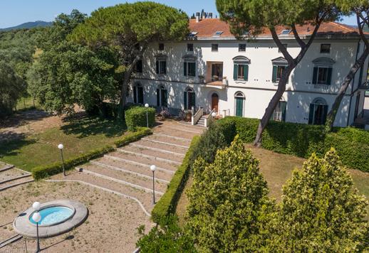 Sontuosa dimora di 1200 mq disposta su tre livelli con 14 camere e 12 bagni, immersa in un parco privato di un ettaro con piscina monumentale a Grosseto, nel cuore della Toscana Image 5