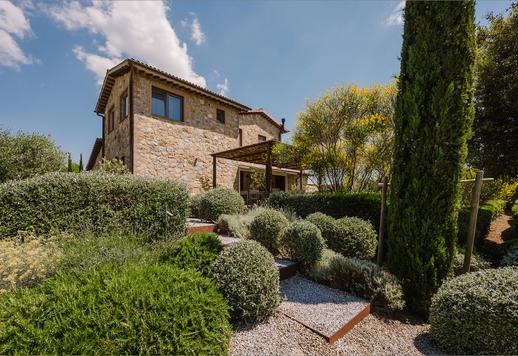 Tenuta di 400 mq su due livelli per un totale di 8 camere da letto e 9 bagni, incastonata nel prestigioso territorio di Magliano in Toscana Image 8
