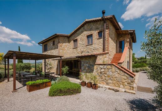Tenuta di 400 mq su due livelli per un totale di 8 camere da letto e 9 bagni, incastonata nel prestigioso territorio di Magliano in Toscana Image 4