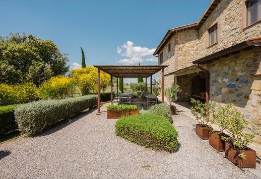 Tenuta di 400 mq su due livelli per un totale di 8 camere da letto e 9 bagni, incastonata nel prestigioso territorio di Magliano in Toscana Image 5