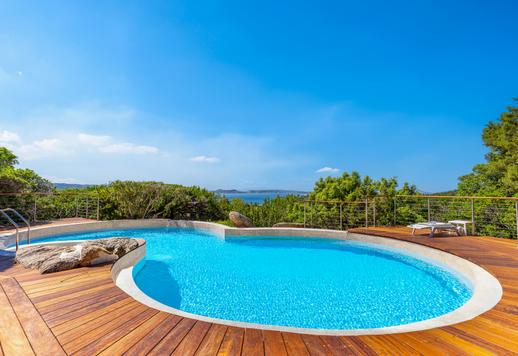 Propriété de 500 m² sur deux niveaux, avec piscine et jardin de 2 500 m² composé de maquis méditerranéen d'origine Image 6
