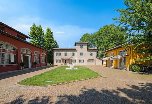 Un rifugio privato per collezionisti e appassionati di automotive nella patria della Ferrari Image 8