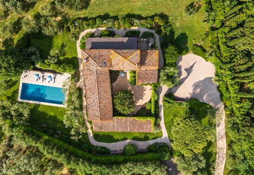 Magnifique demeure historique récemment rénovée, s'étendant sur 660 m² répartis sur trois niveaux, située sur les premiers contreforts de la colline de Marignolle Image 4
