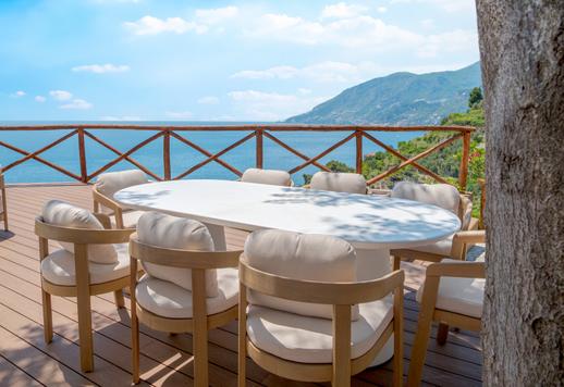 Villa ve bağımsız ek binadan oluşan, kayalıklar ve Salerno Körfezi'nin ufku arasında yer alan 150 metrekarelik arazi. Image 3