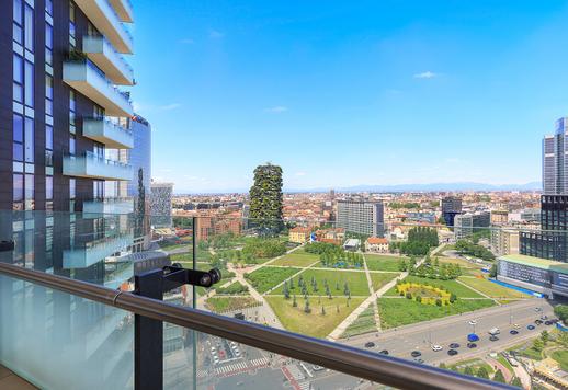 Solaria'nın 18. katında, çağdaş tasarımı, mükemmel hizmetleri ve Milano silüetinin nefes kesen manzarasını bir araya getiren seçkin bir rezidans bulunmaktadır. Image 5