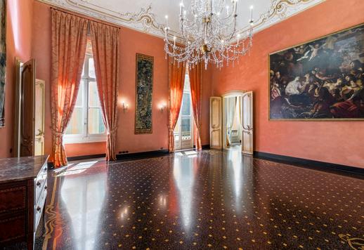 Monumentaler Bau aus dem XVI. Jahrhundert mit 3.199 m² auf sechs Ebenen, umgeben von einem privaten Garten von 536 m² Image 9