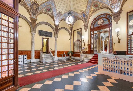Monumentaler Bau aus dem XVI. Jahrhundert mit 3.199 m² auf sechs Ebenen, umgeben von einem privaten Garten von 536 m² Image 1
