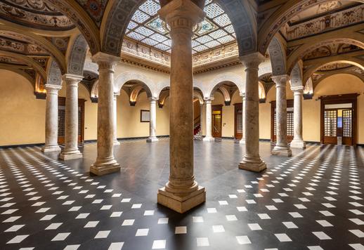 Monumentaler Bau aus dem XVI. Jahrhundert mit 3.199 m² auf sechs Ebenen, umgeben von einem privaten Garten von 536 m² Image 3