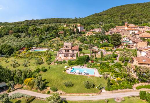Complesso collinare di 1118 mq distribuita in 11 appartamenti indipendenti per 20 camere e altrettanti bagni Image 6