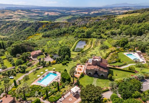 Complesso collinare di 1118 mq distribuita in 11 appartamenti indipendenti per 20 camere e altrettanti bagni Image 5