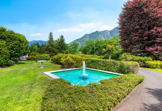Proprietà di 1100 mq su tre livelli che offre cinque camere e sette bagni con vista mozzafiato sulle vette alpine Image 9