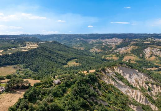 Dimora storica che si estende per 1500 mq con una dotazione di interni che conta 21 camere e 23 bagni Image 8