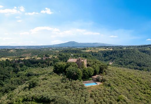Dimora storica che si estende per 1500 mq con una dotazione di interni che conta 21 camere e 23 bagni Image 3