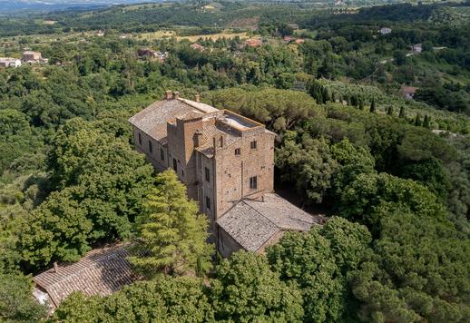 Dimora storica che si estende per 1500 mq con una dotazione di interni che conta 21 camere e 23 bagni Image 5