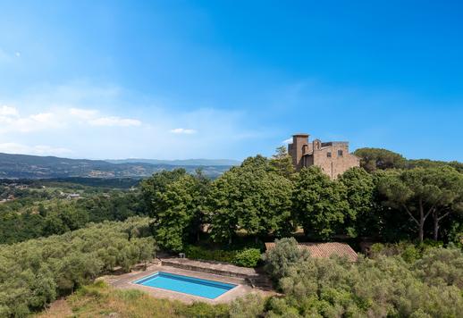 Dimora storica che si estende per 1500 mq con una dotazione di interni che conta 21 camere e 23 bagni Image 1