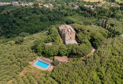 Dimora storica che si estende per 1500 mq con una dotazione di interni che conta 21 camere e 23 bagni Image 4